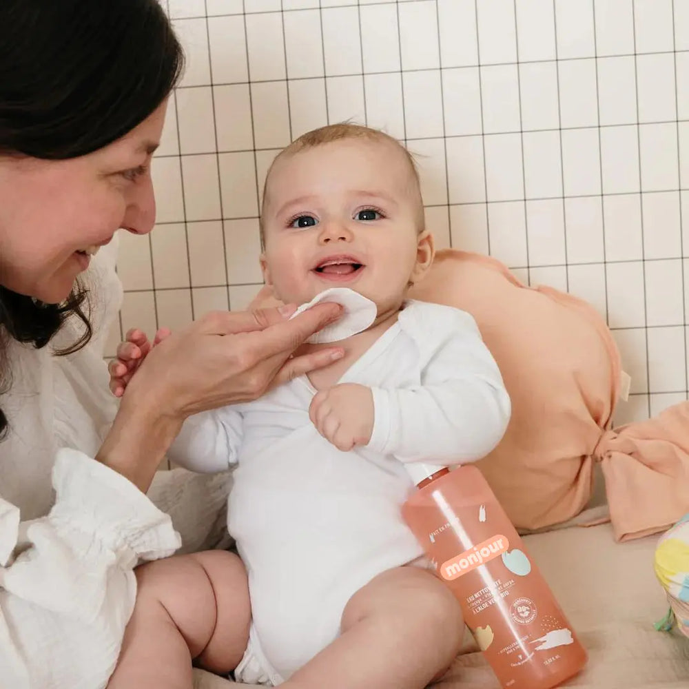 Eau nettoyante soins bébé enfant famille cosmétique naturels Français